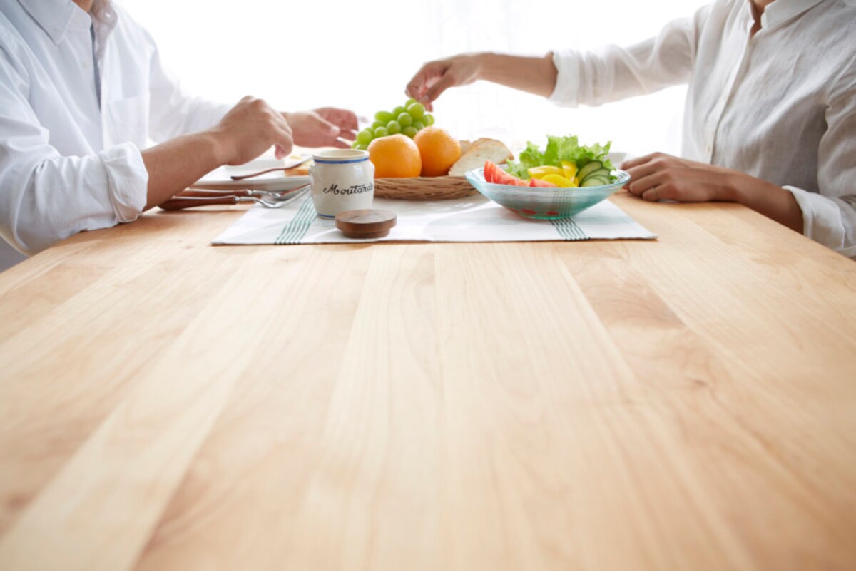 野菜を食べる風景