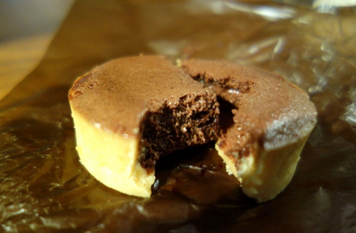 「生チョコタルト　フォンダン」はチョコレートをメレンゲとあわせたふんわり食感