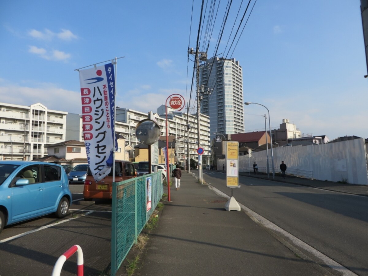 駅に近い空地