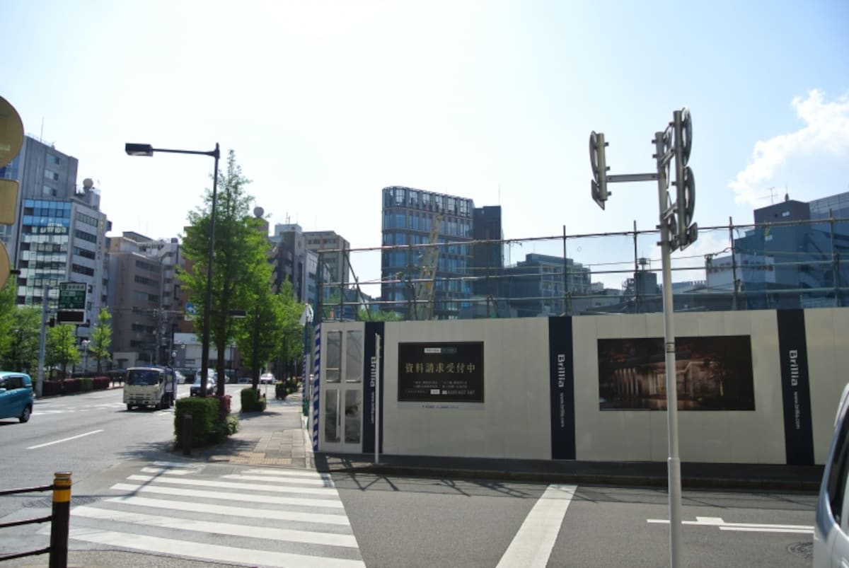 鍛冶橋通りから見た現地