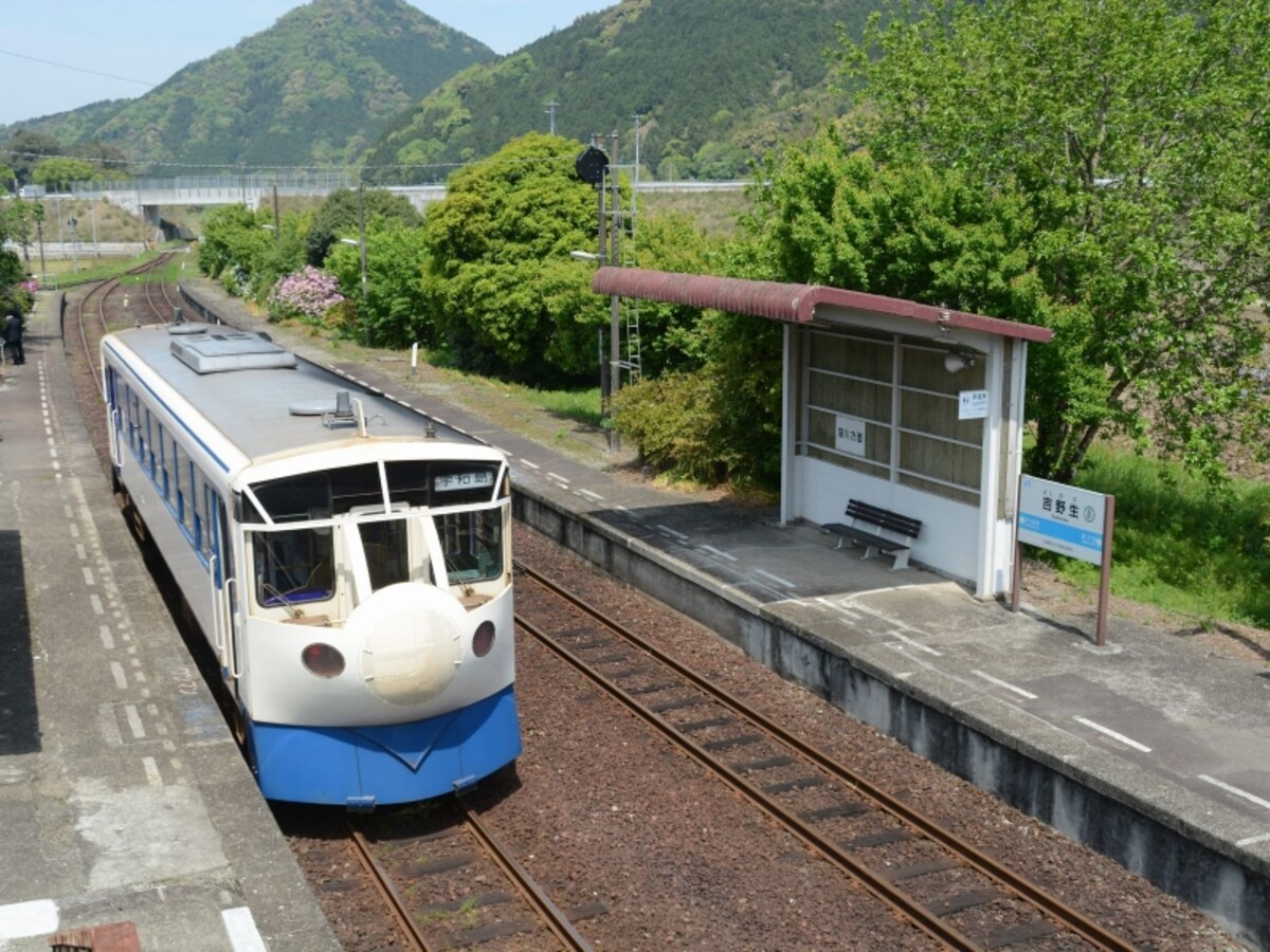 吉野生駅で10分程停車