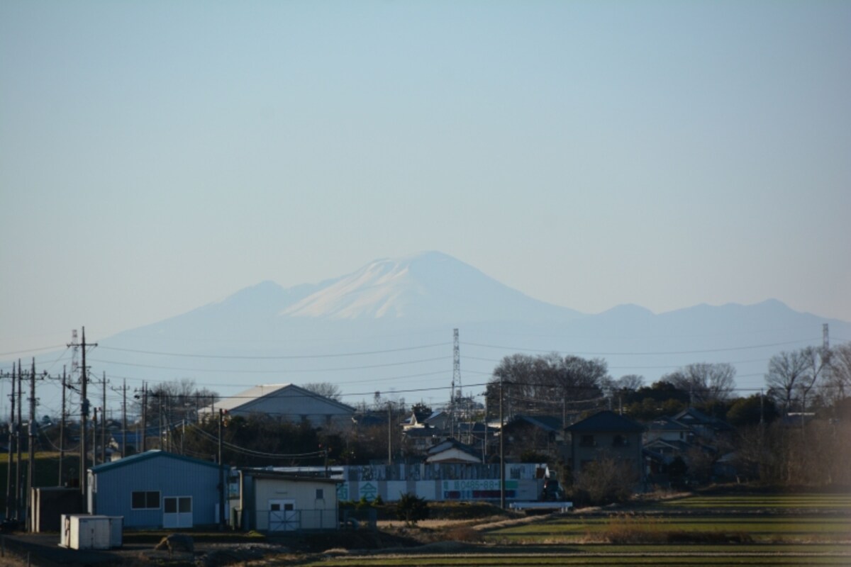 北西の方角に優雅な姿を見せる浅間山