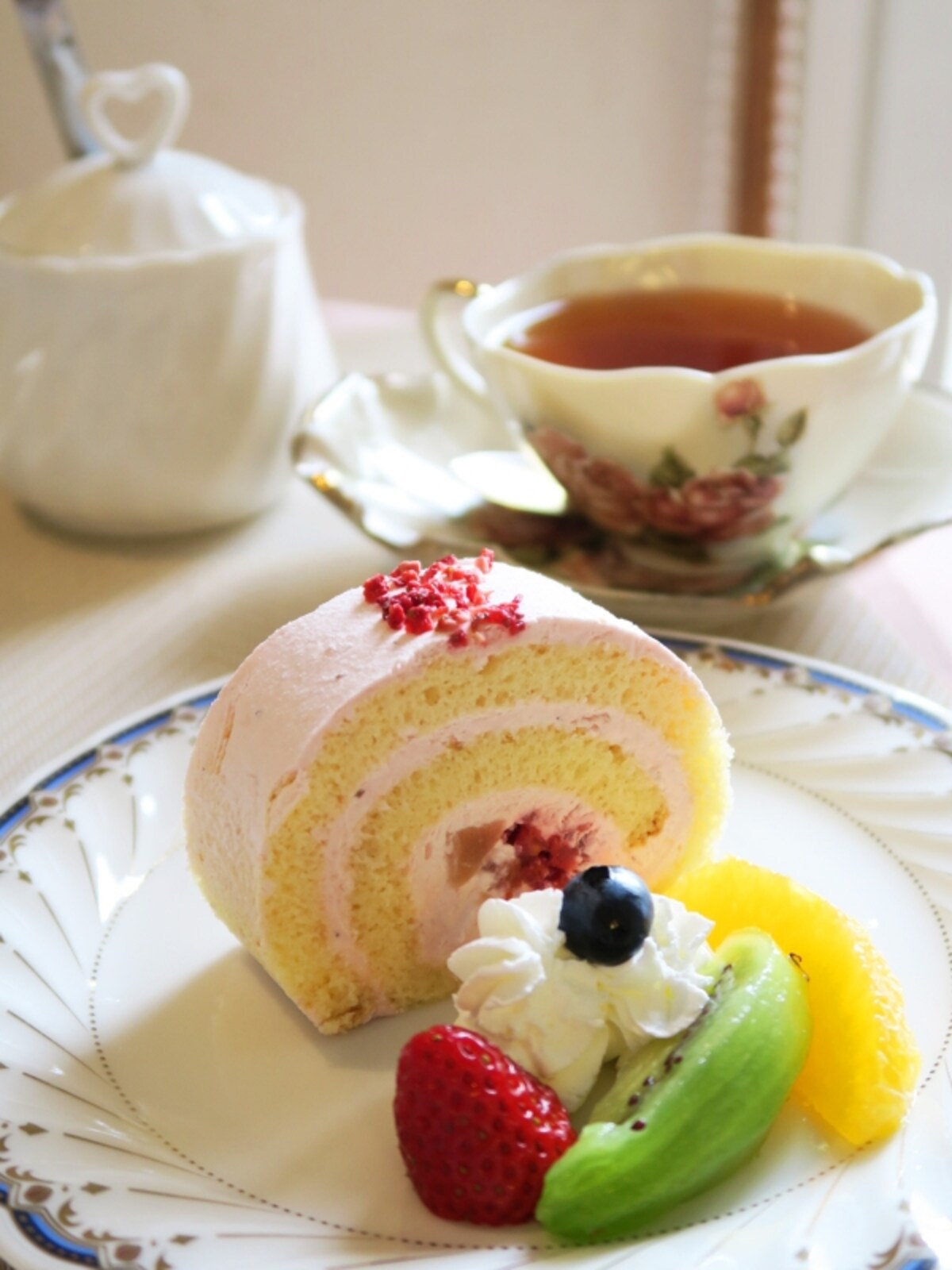 カフェ・ザ・ローズの「ベリーロールケーキ(650円)」