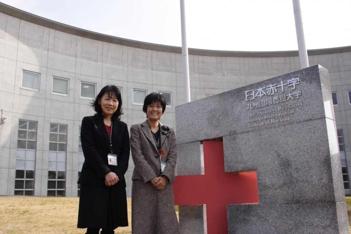 小林裕美教授（左）と乗越千枝教授（右）