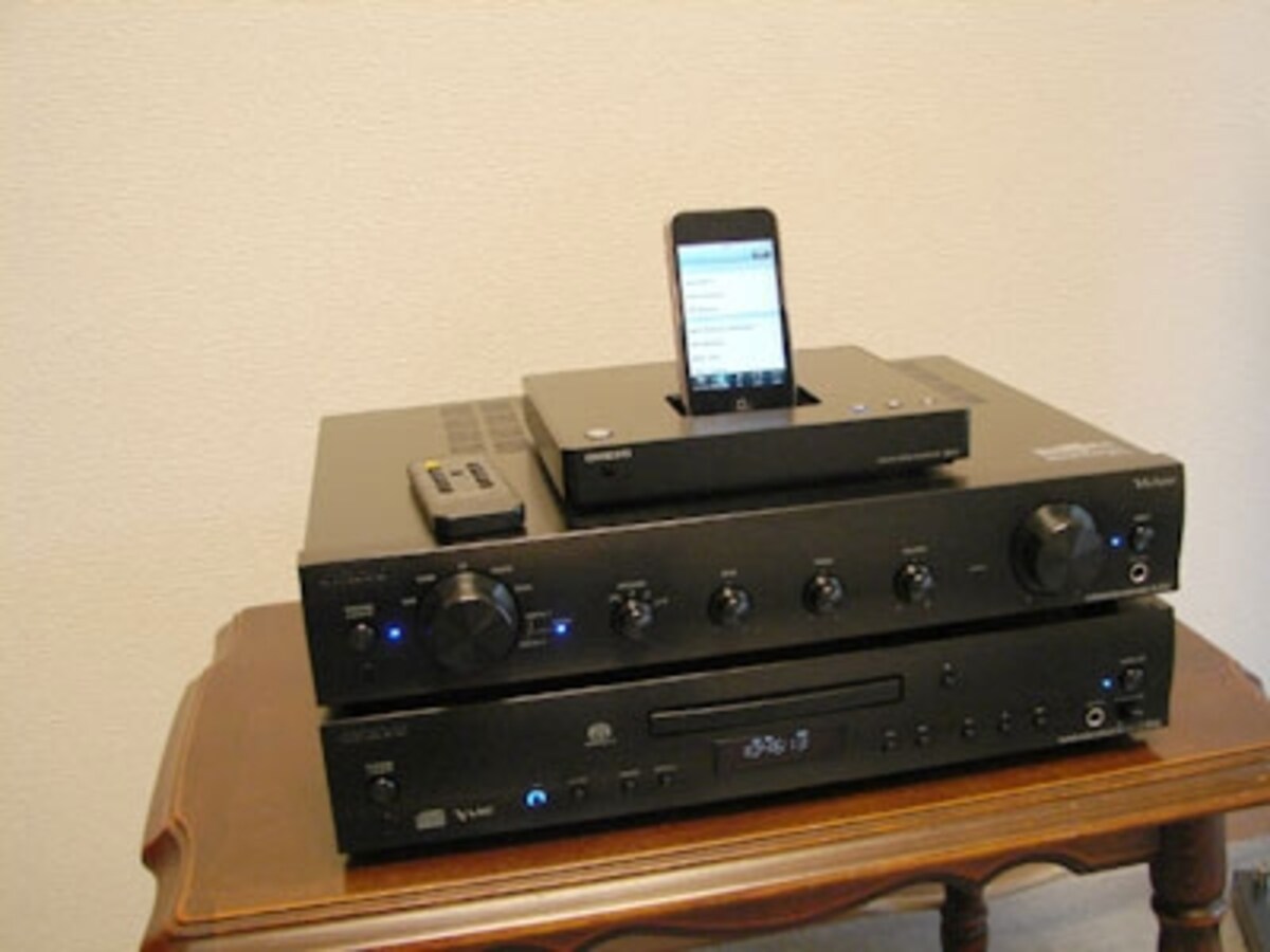 特別にお借りしたND-S1の黒モデルと、アンプ、SACD/CDプレーヤー。