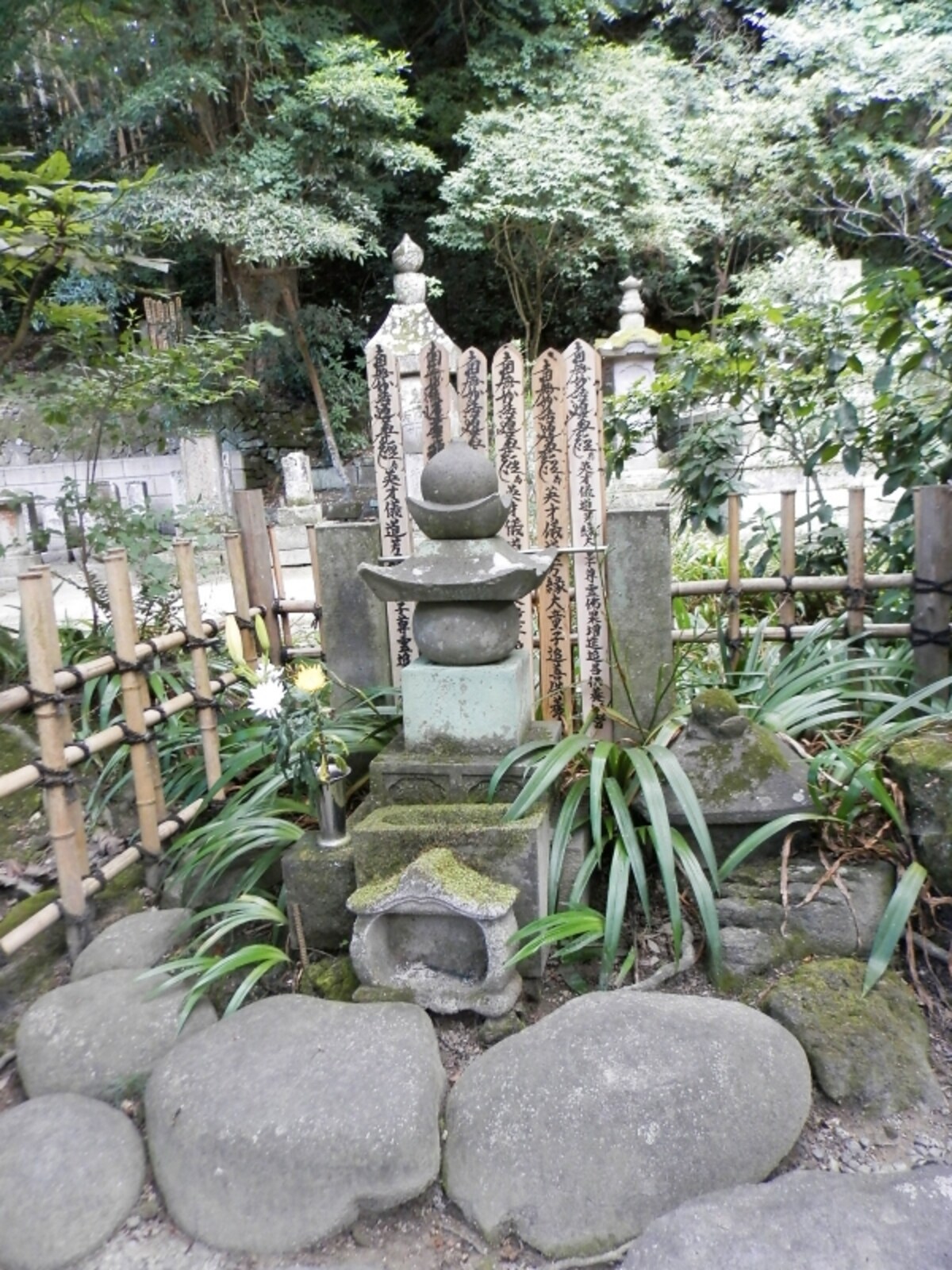 一幡の袖塚