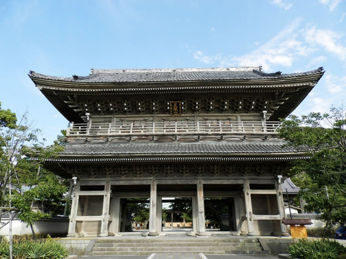 光明寺の山門