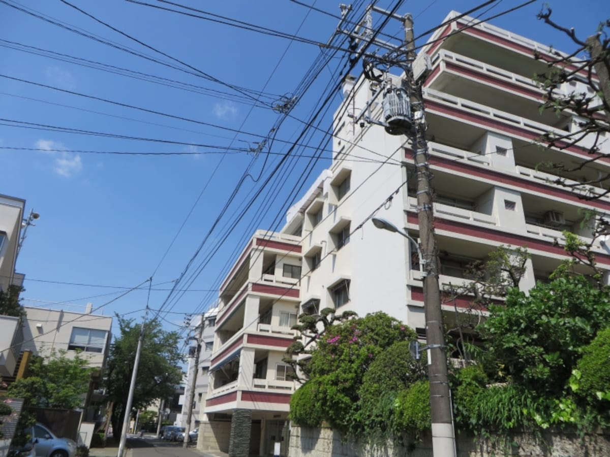 古そうなマンション