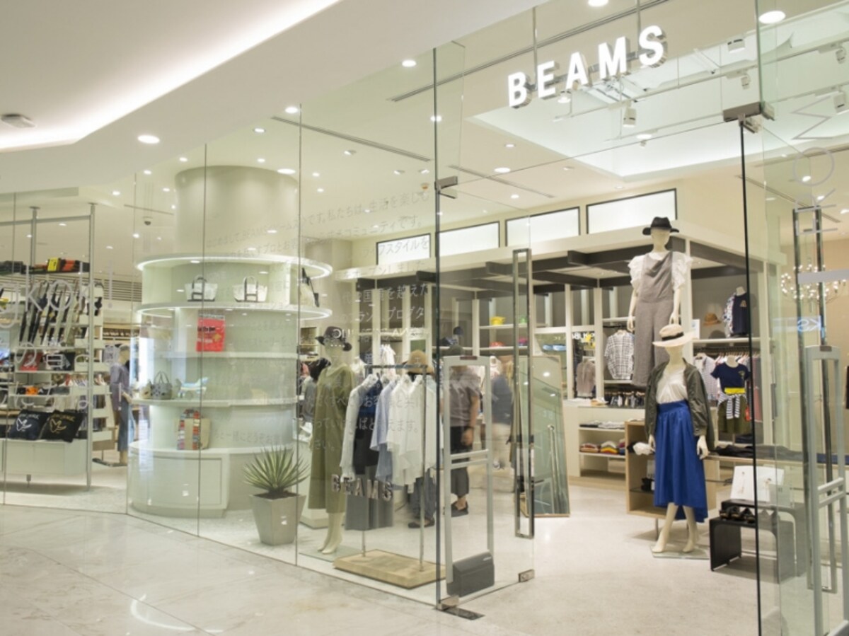  「BEAMS」　HELIX 1階 メンズ、レディース、小物を揃え、トータルファッションを提案