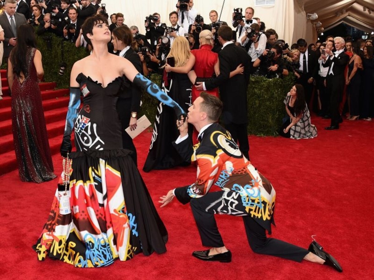 Katy Perry (左)　 Jeremy Scott（右）
