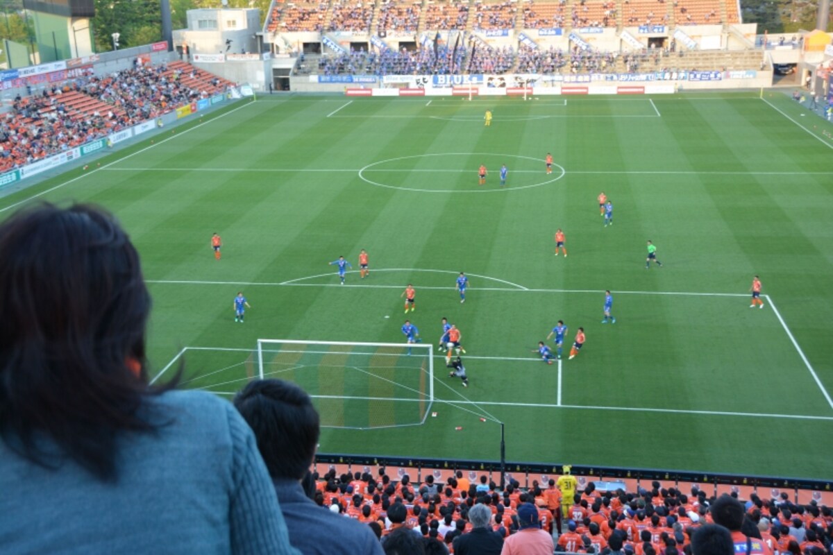 後半34分　左サイドをドリブル突破した大宮・泉澤のシュートはポストを直撃、こぼれ球を渡邉が頭で押し込み逆転ゴール