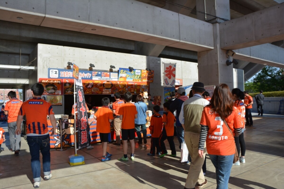 メニューのバラエティーも豊富なスタジアムの売店