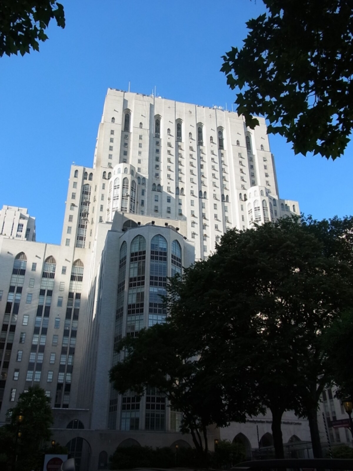 ニューヨーク、Presbyterian Hospital。筆者の病院で急病人がでたときにはこちらに運ばれます。