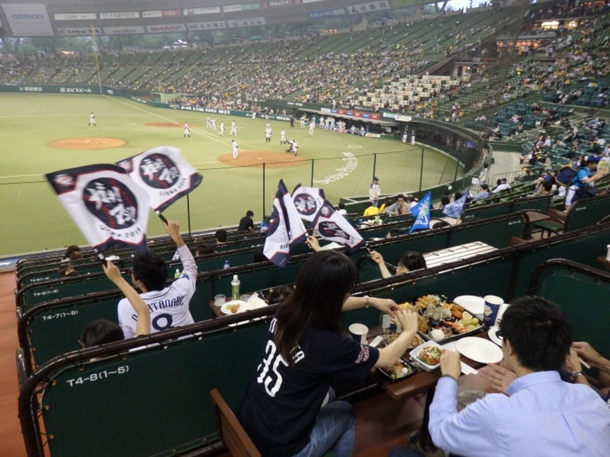 居酒屋の個室のようなダグアウトテラス