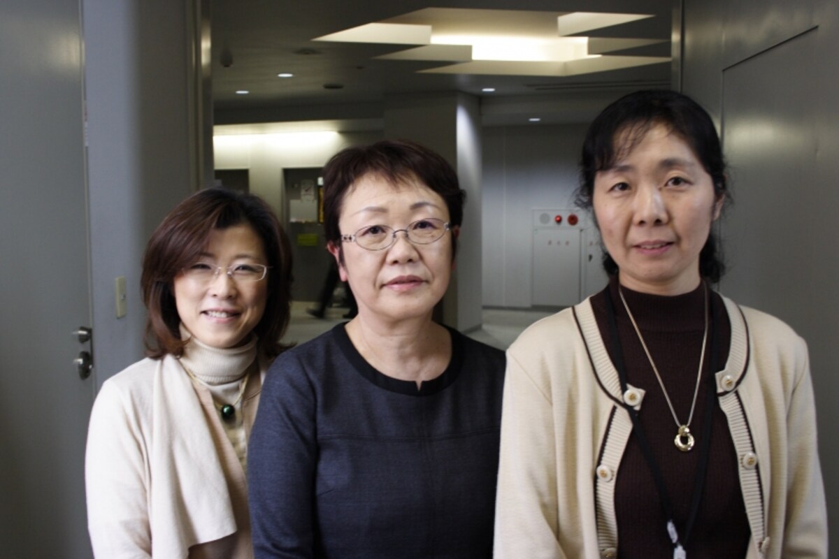 左から布花原明子准教授、伊藤直子教授、石井美紀代准教授