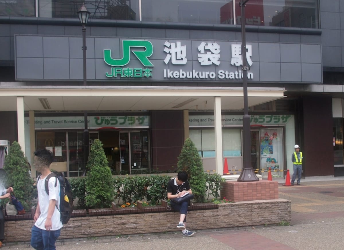 目の前には大きなふくろうがいる。