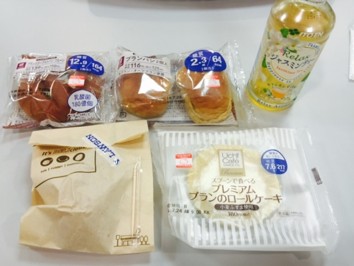 編集部C、D：ブランパン（小麦の外皮でつくられた低糖質のパン）2個、からあげ（5個入り）、ブランのロールケーキ、ジャスミンティー