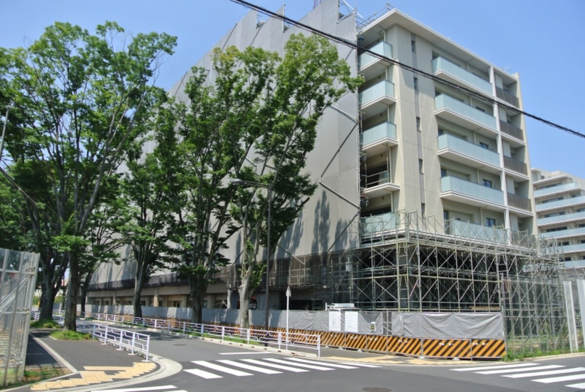 建設中の「ひばりが丘フィールズ　けやき通り」