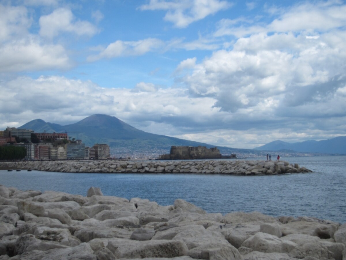 via Caracciolo