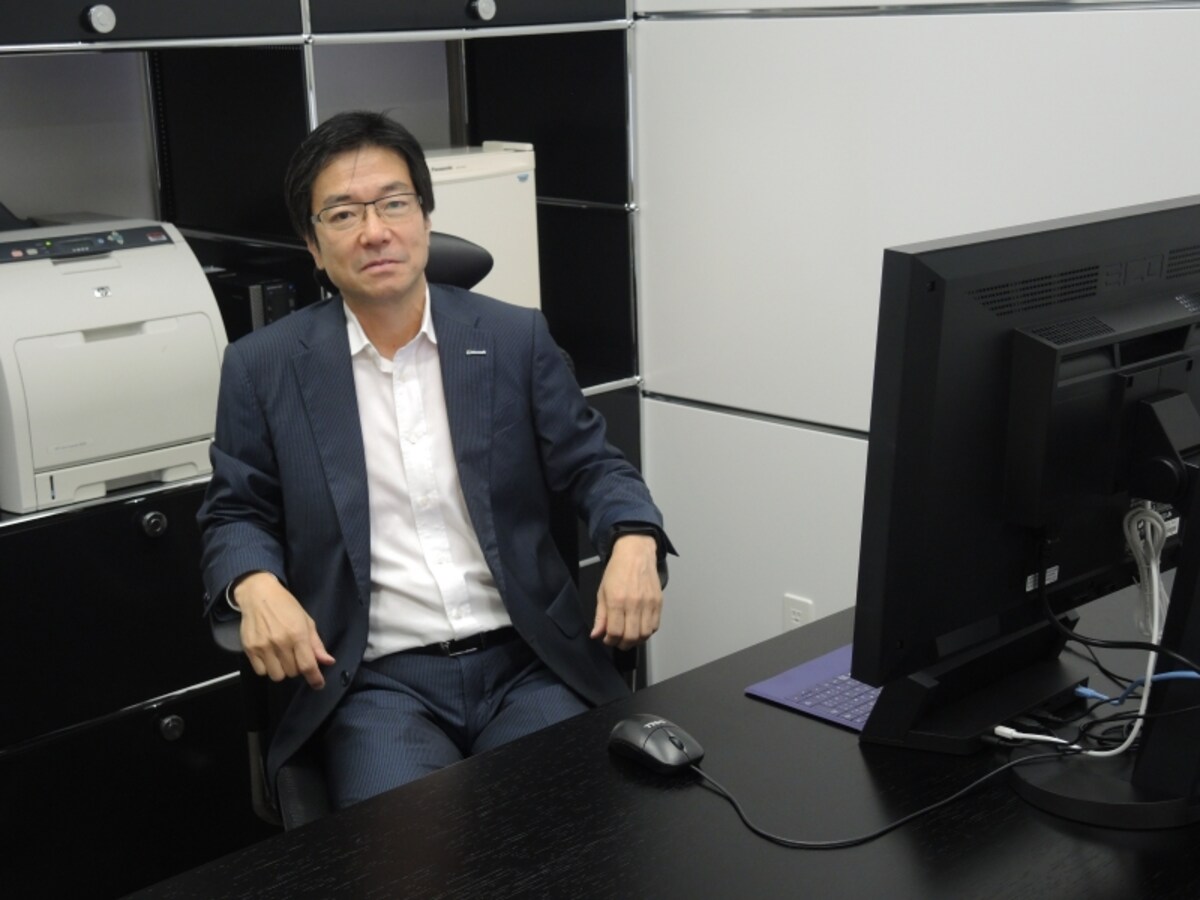 樋口会長の部屋は、一部がホワイトボードになっており、そこにはビジネスに関するさまざまなメモが……もちろん、取材時は大きな付箋で隠されていました。