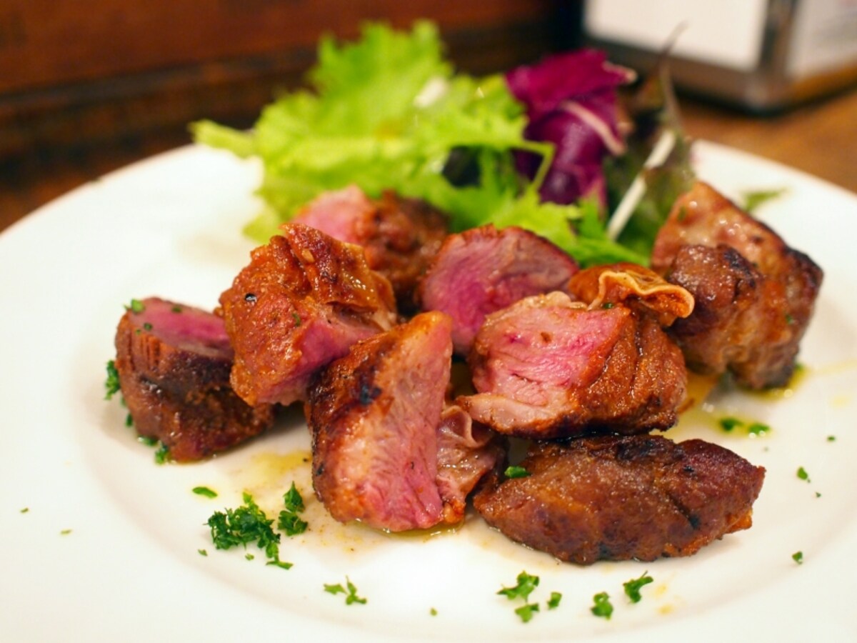 ジューシーで柔らか「吉田豚ハラミの鉄板焼き 500円」