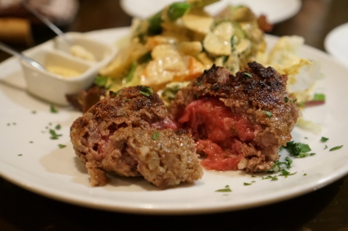 炭焼き半生ハンバーグ