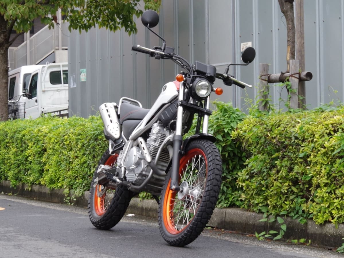 トリッカー　フロントビュー