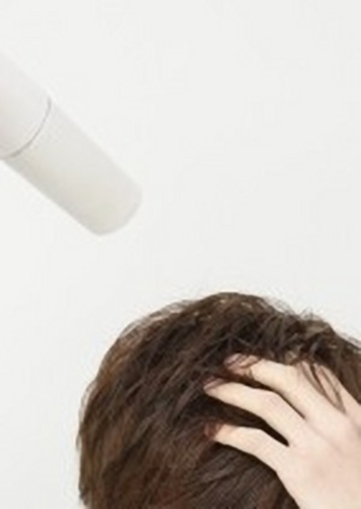 薄毛が気になる人はドライヤーでしっかり髪を乾かしましょう！