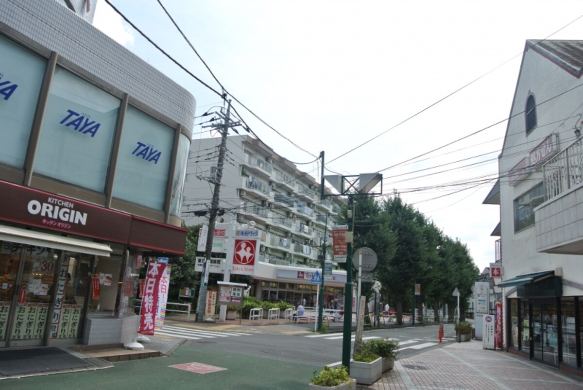 「東林間」駅の駅前