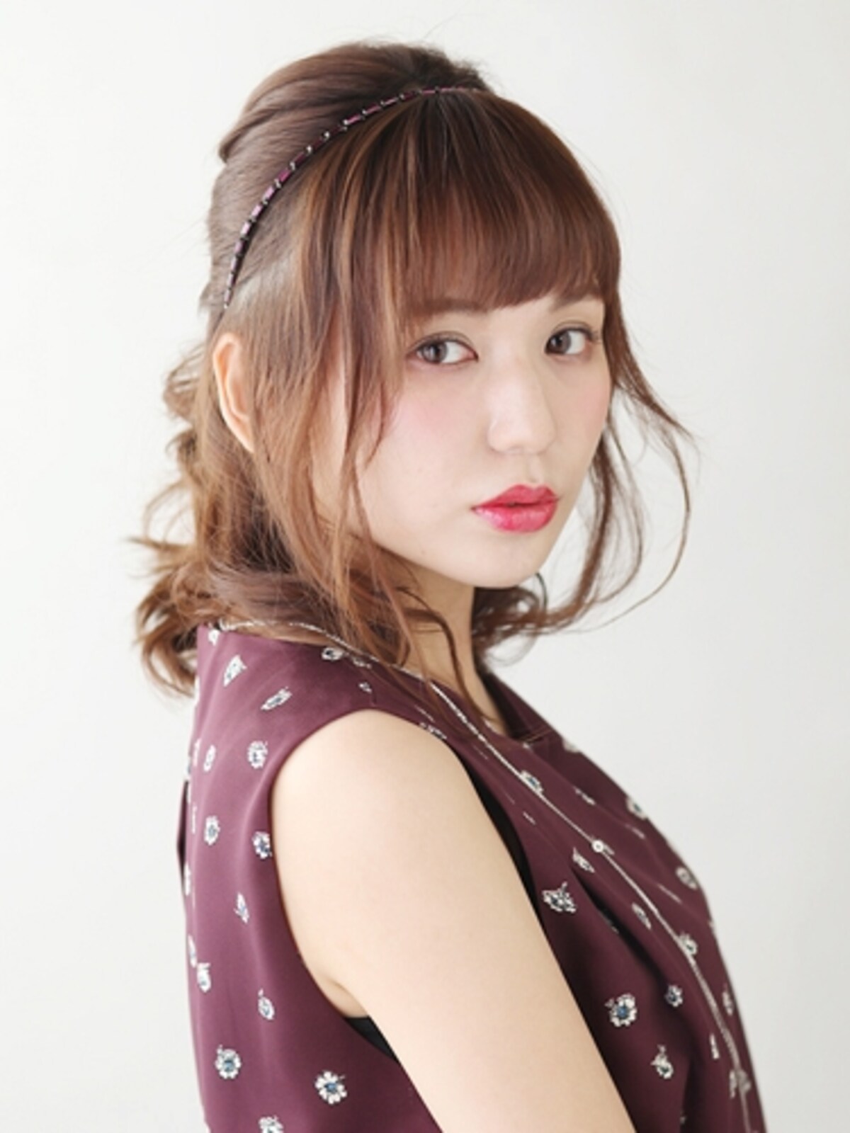 ねじりハーフアップ・ミディアムヘア