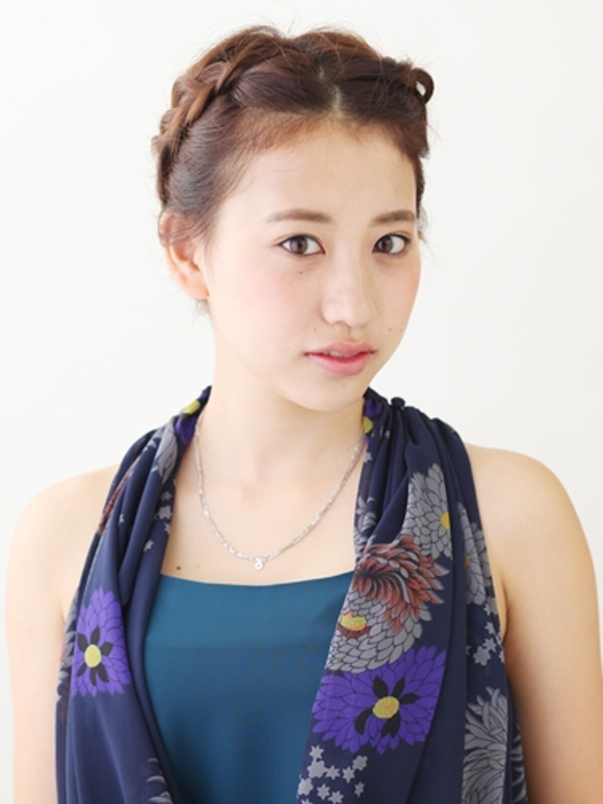 三つ編みヘア・ミディアムヘアアレンジ