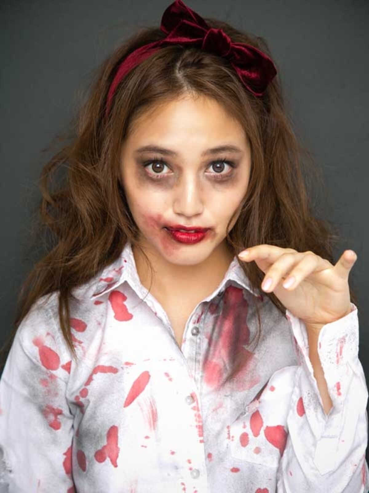 普段のメイク道具だけでできる「かわいいゾンビメイク