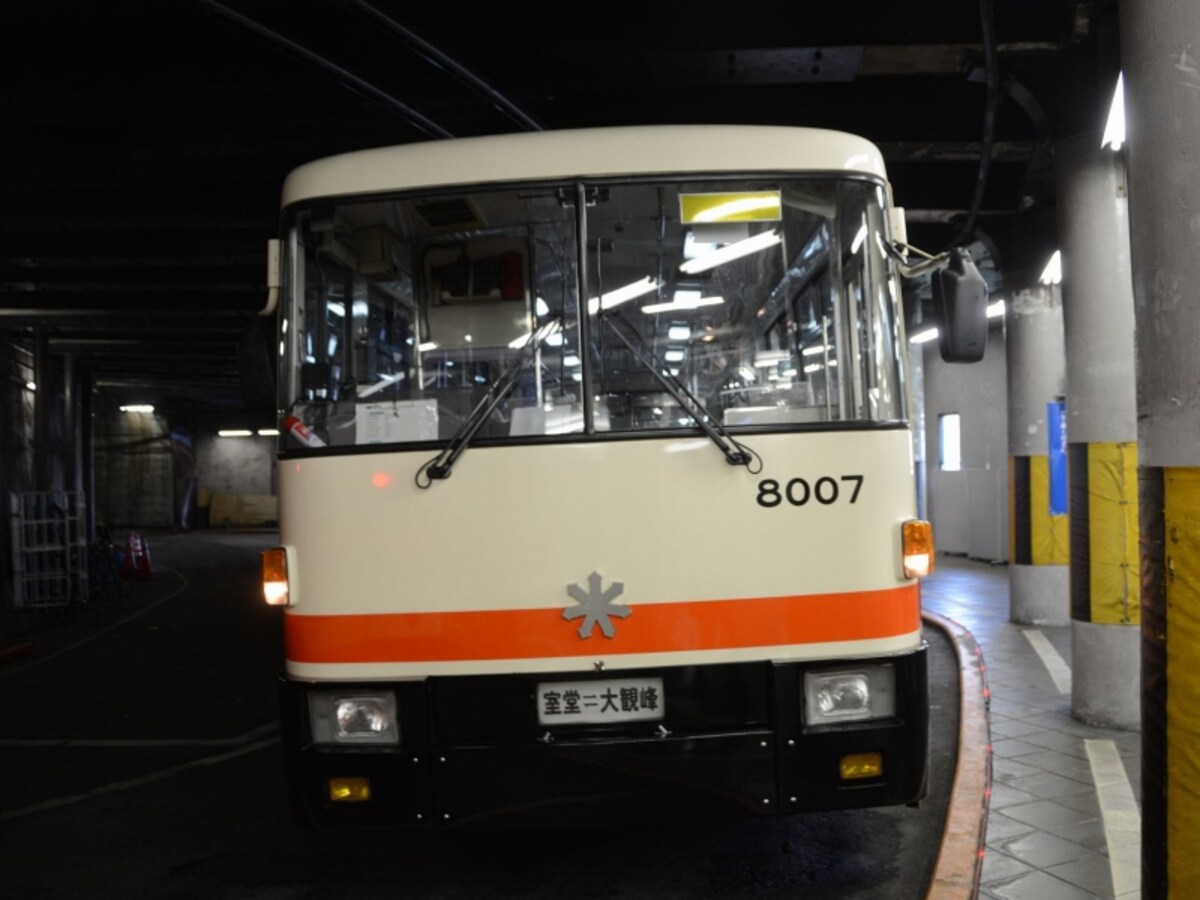 立山トンネルトロリーバス