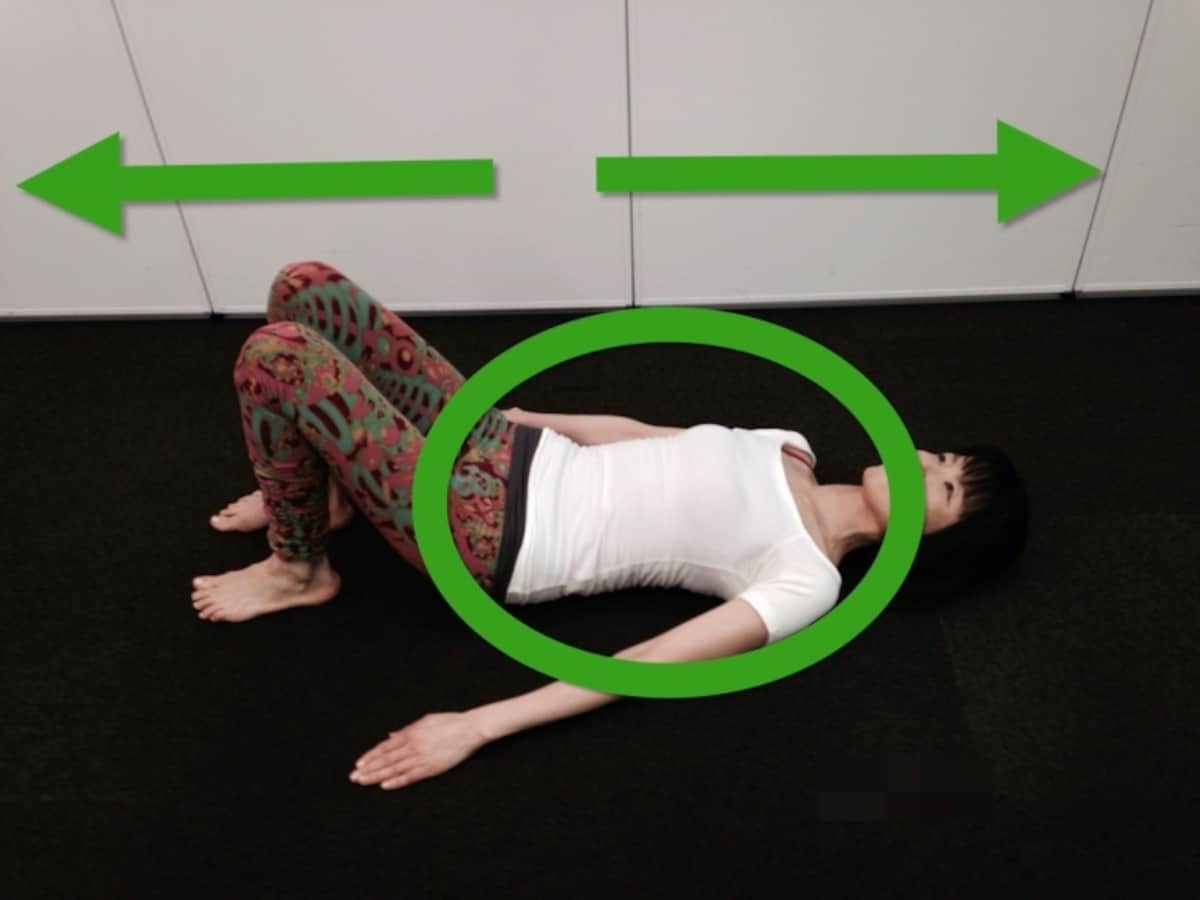 仰向けで姿勢を整えましょう