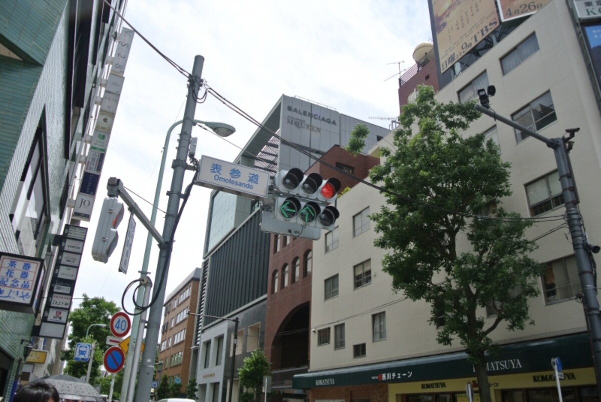 表参道の駅前