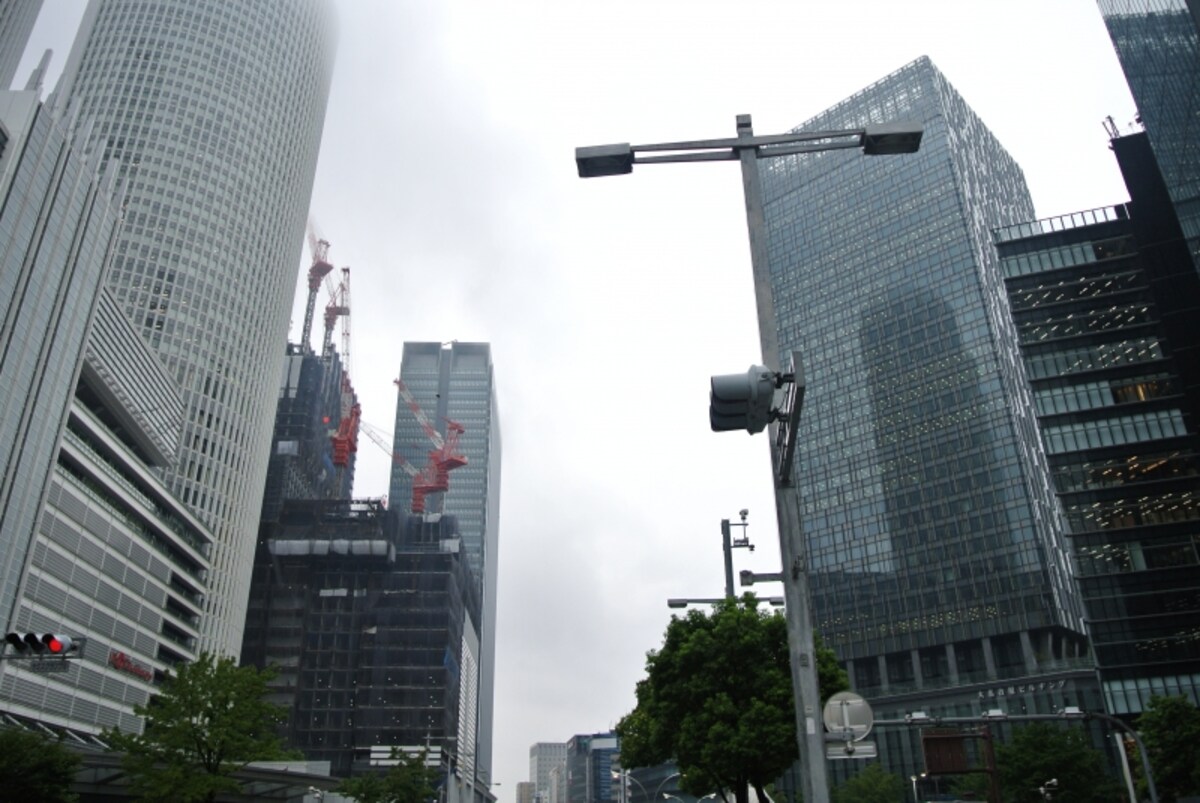 名古屋駅前には、近年大規模ビルの竣工が相次ぎさらに開発が進んでいる