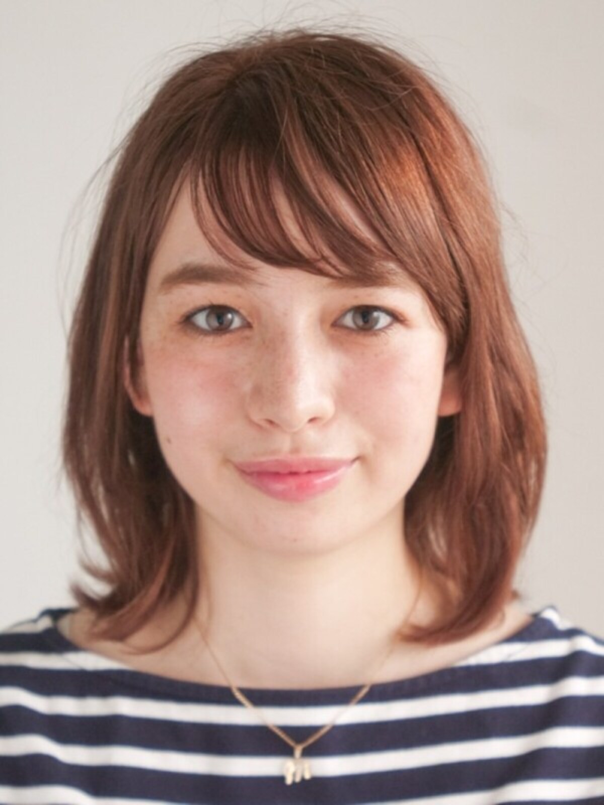 片方にハネてしまうクセのあるミディアム
