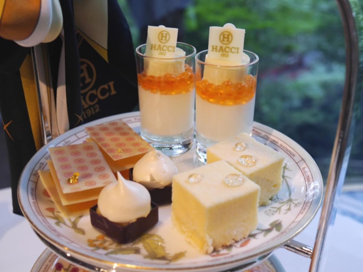 はちみつのシブースト、ガトーパッション、ホワイトチョコレートのミルフィーユ、ブランマンジェとはちみつのジュレ