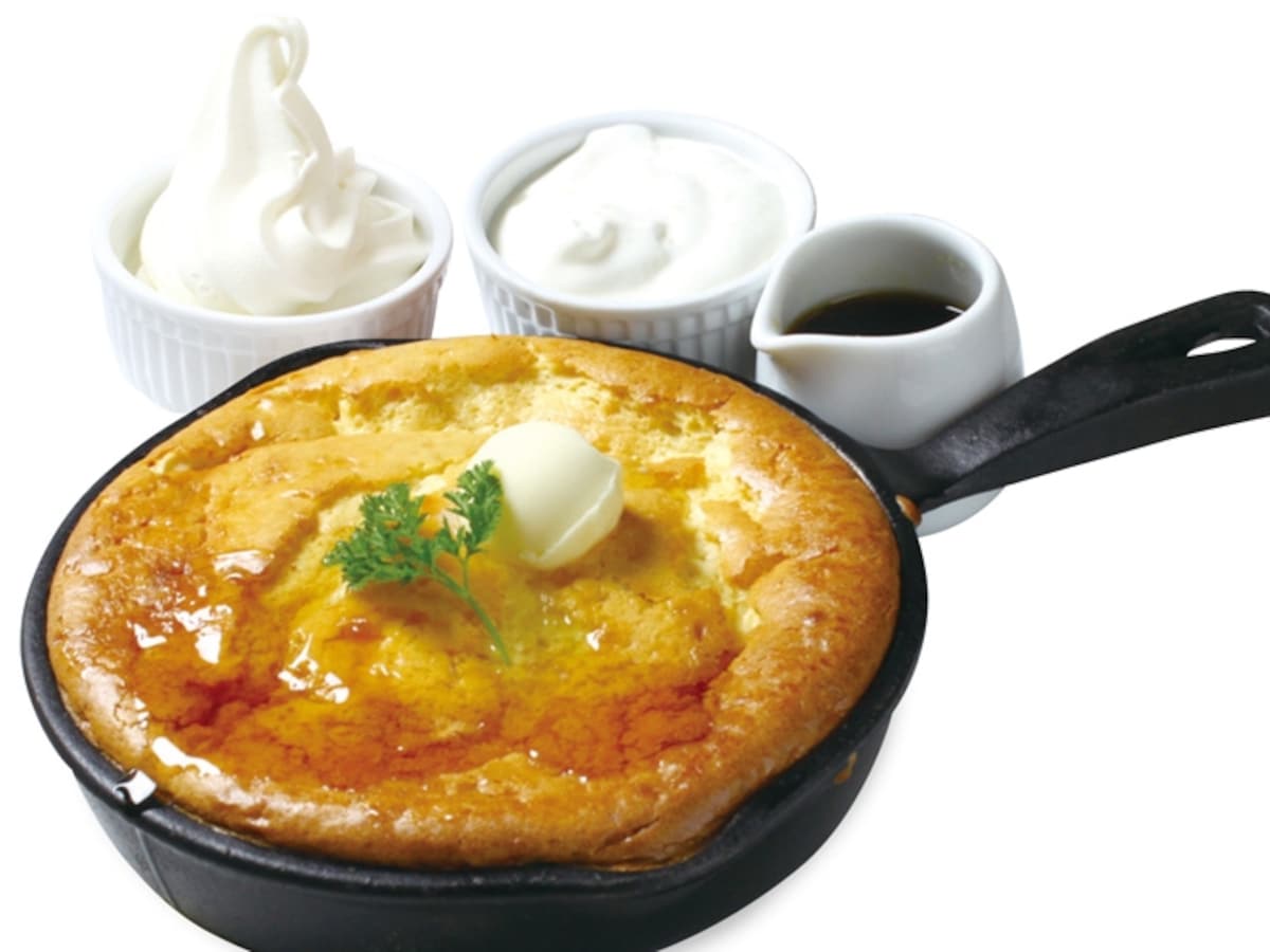 Butter「窯出しスフレパンケーキ~純生クリーム&北海道生乳ソフトクリーム添え~(1130円税別)」(画像提供:Butter)