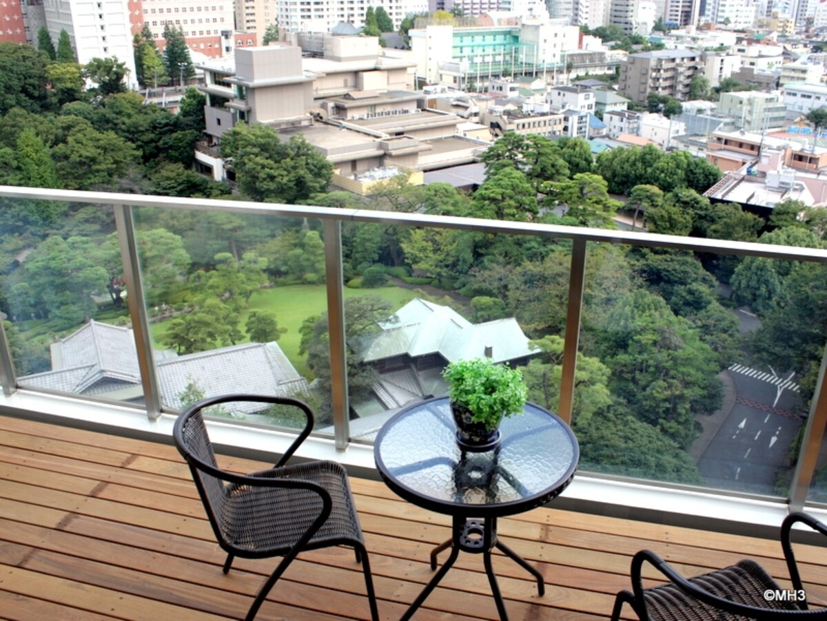 眼下に広がる八芳園の緑