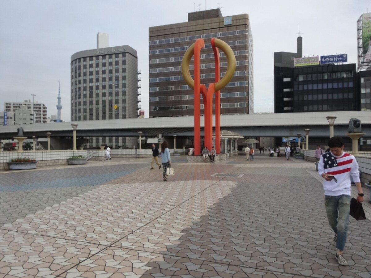 昭和どりをまたいでいる橋