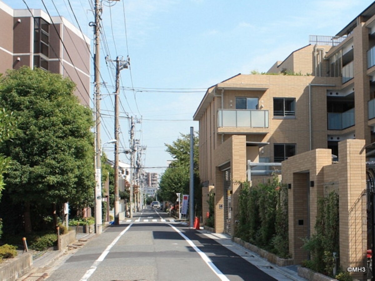 「ドレッセ碑文谷」（右）は竣工済