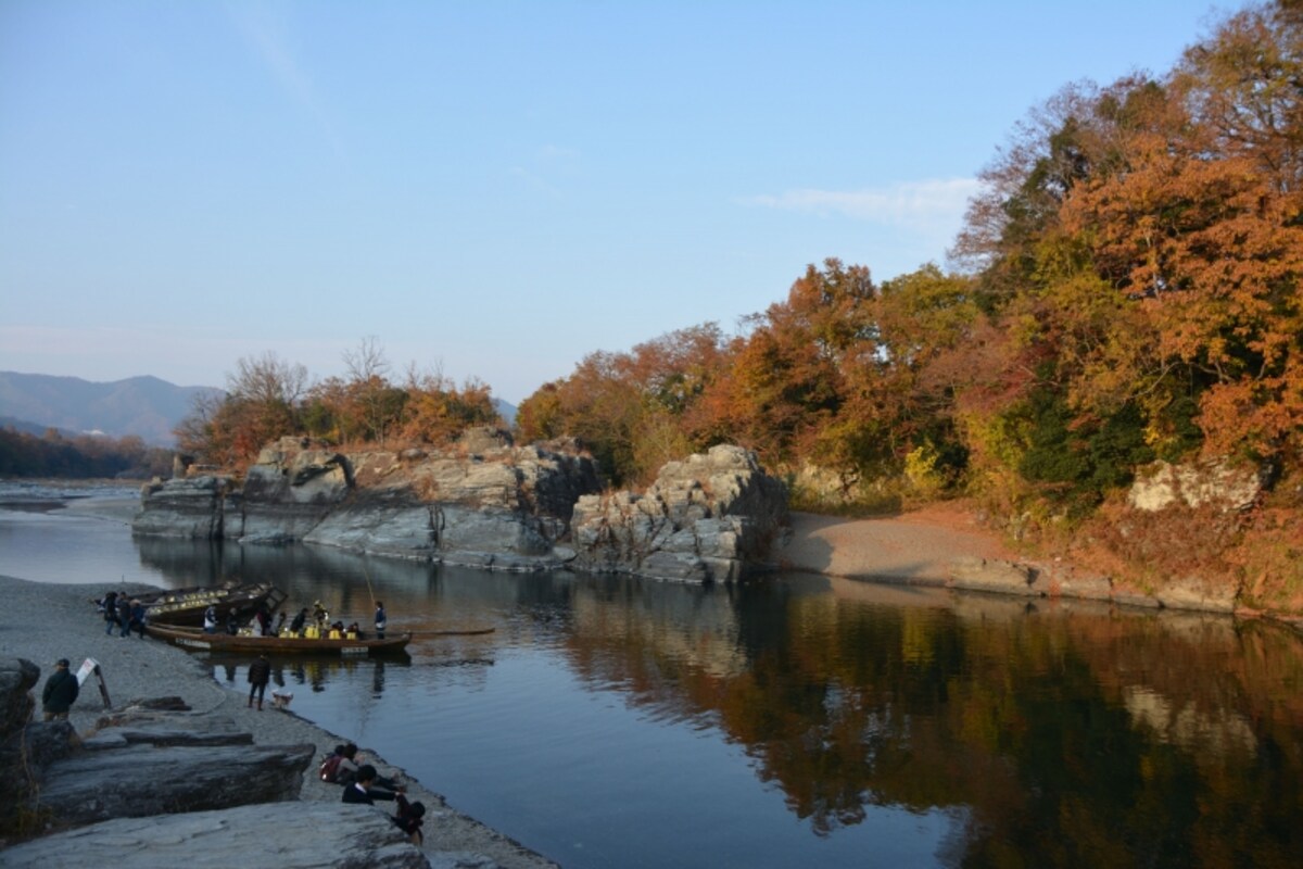 長瀞ライン下りに乗船すれば紅葉が水平移動