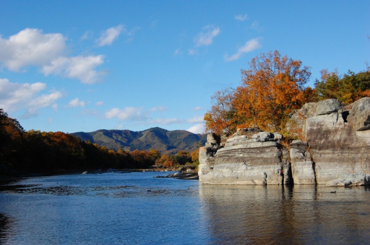 紅葉や岩を眺めながら楽しむライン下り