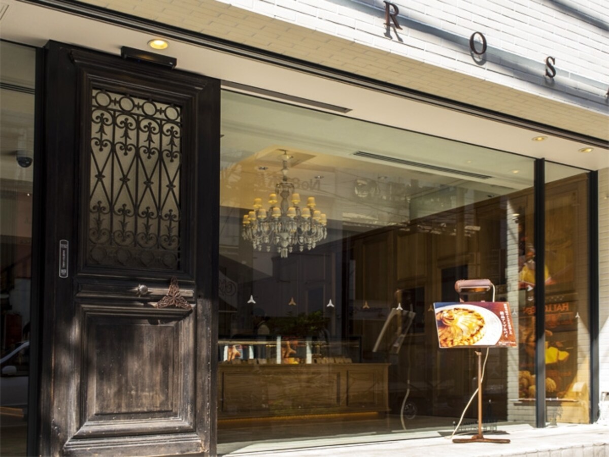 モンテローザの店舗外観。2014年11月に店舗がリニューアルし、シックな雰囲気に（2015年10月6日撮影）