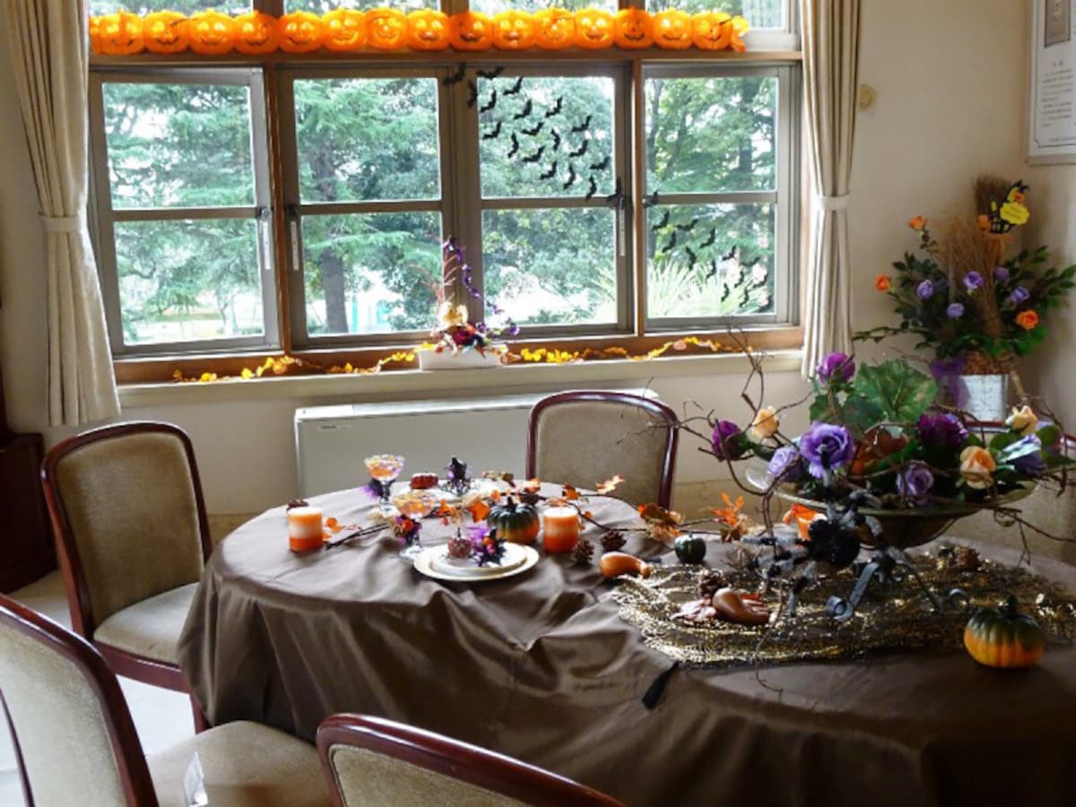 山手西洋館7館ではハロウィン装飾が行われます。2014年の様子（提供画像）