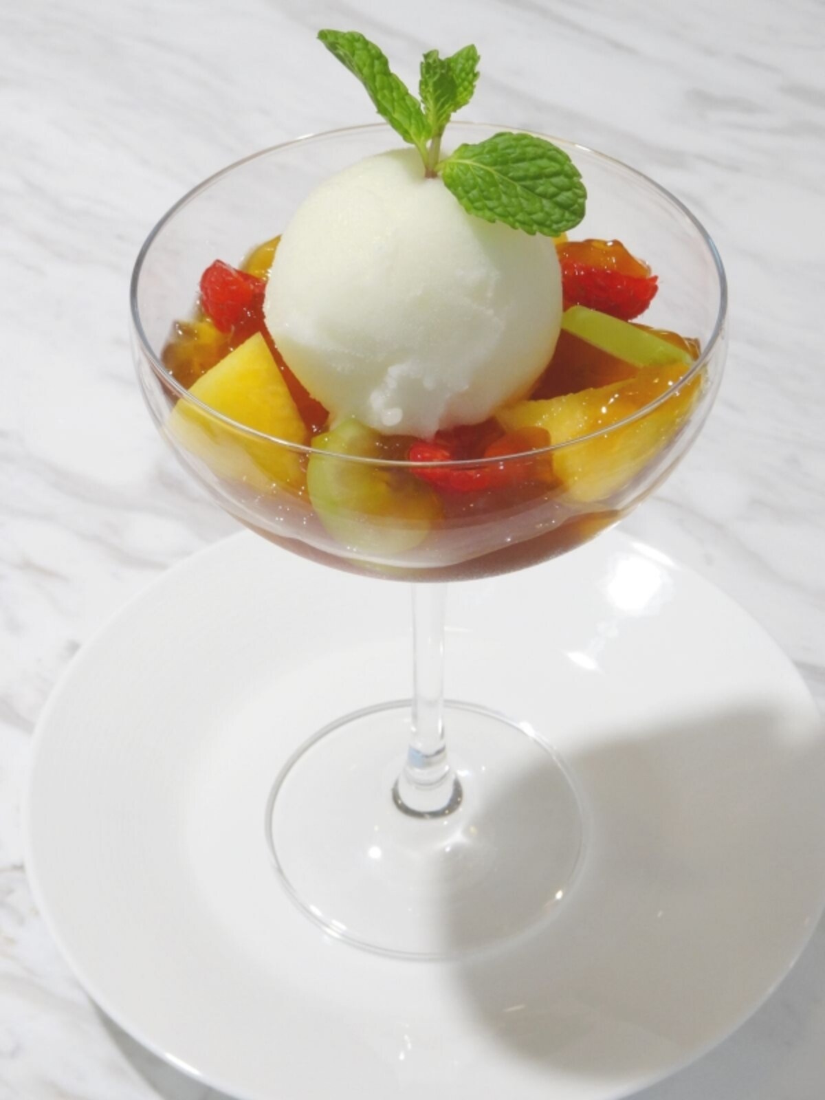 「Rire Ginza（リールギンザ）」の「ラ・フランスのシャーベットとスパイスティのジュレ」（税込1,100円）