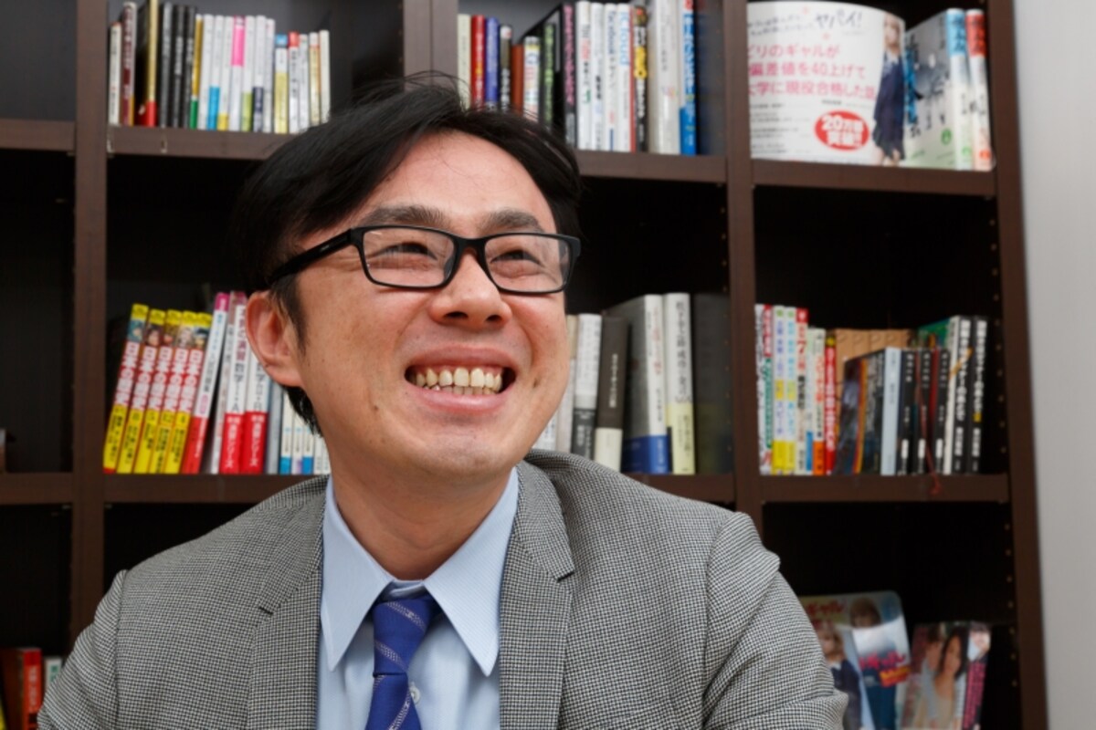 戦隊物のヒーローにあこがれていた坪田先生。その後、警察官になりたいと思い「正義」って何だろうと考えるうちに、哲学や心理学にたどり着く。