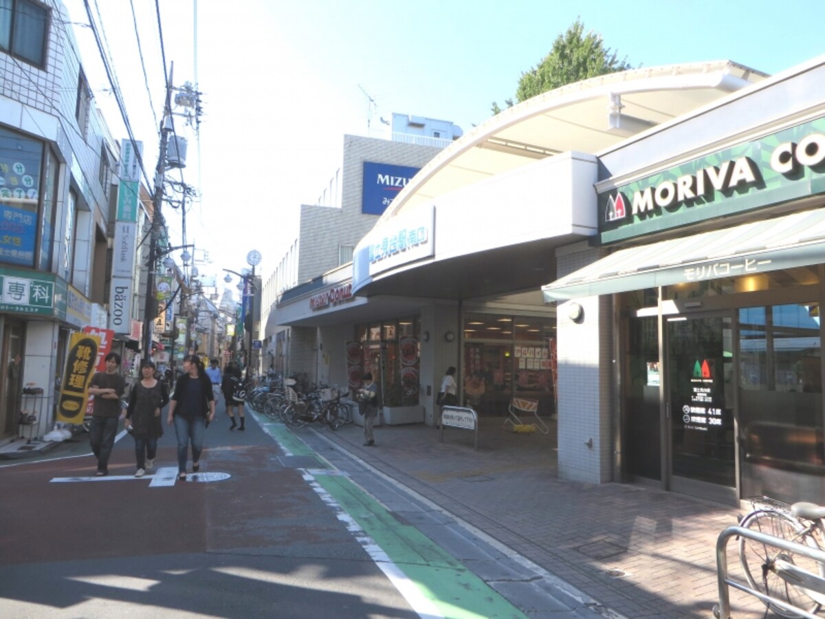 駅前の風景