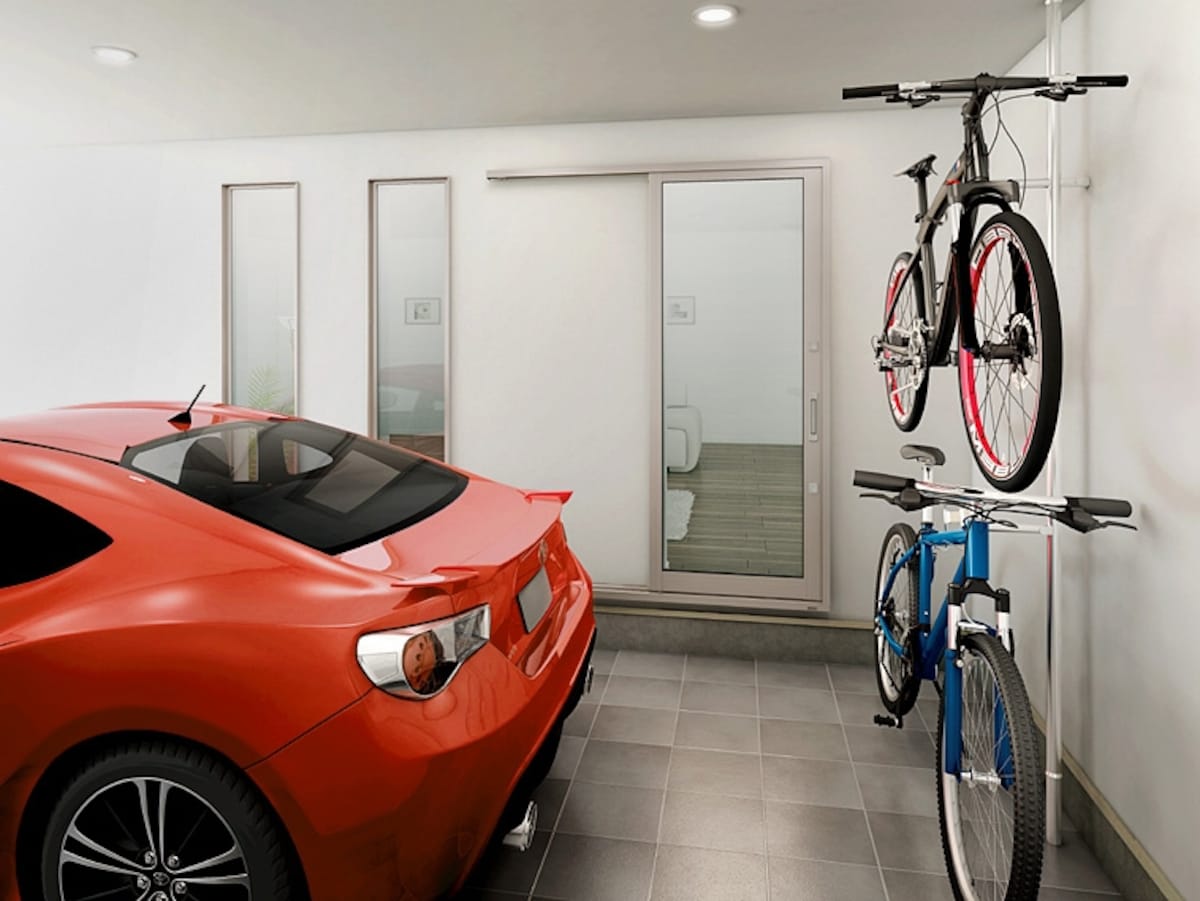 駐車スペースを利用して、自転車置き場を確保しても。 [防火戸ガゼリアＮ　アルミ樹脂複合タイプ　ビルドインガレージ外観　シャイングレー]　 LIXIL 　http://www.lixil.co.jp/